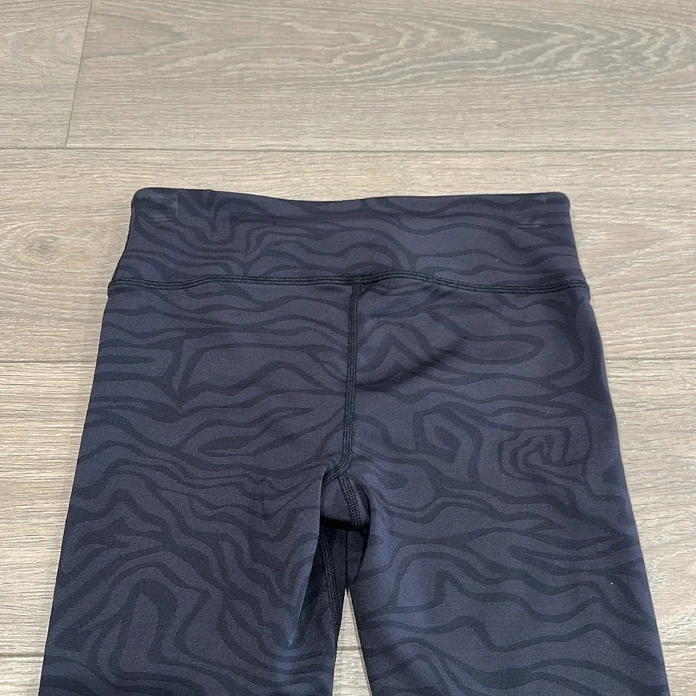 ALO YOGA Gray Black Airbrush Zebra Active Mid Rise Full Length Leggings Size S